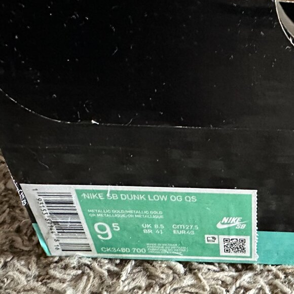 GENTLY USED Supreme x Nike Dunk SB Low QS 'Metallic Gold' - Picture 3 of 14